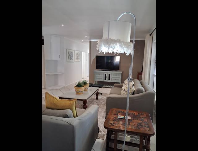 4 BEDROOM FREEHOLD TO LET IN KLEINMOND CENTRAL